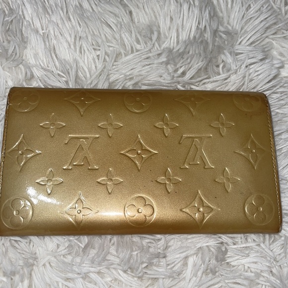 Authentic Louis Vuitton Vernis Sarah Wallet - Picture 2 of 16